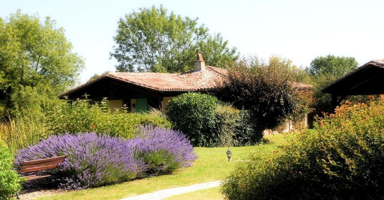 Отель Au Jardin Fleuri Bosset Экстерьер фото